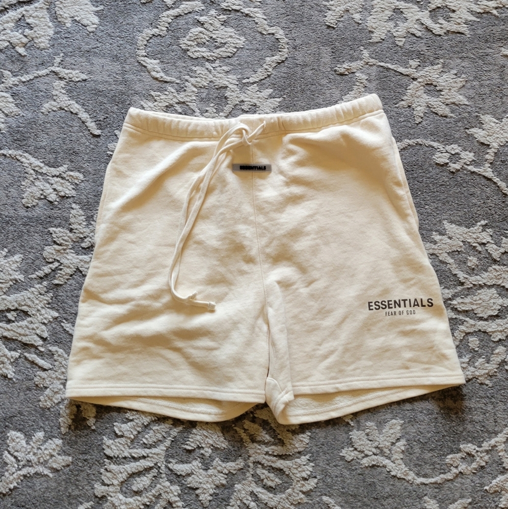 Essential shorts - size large
